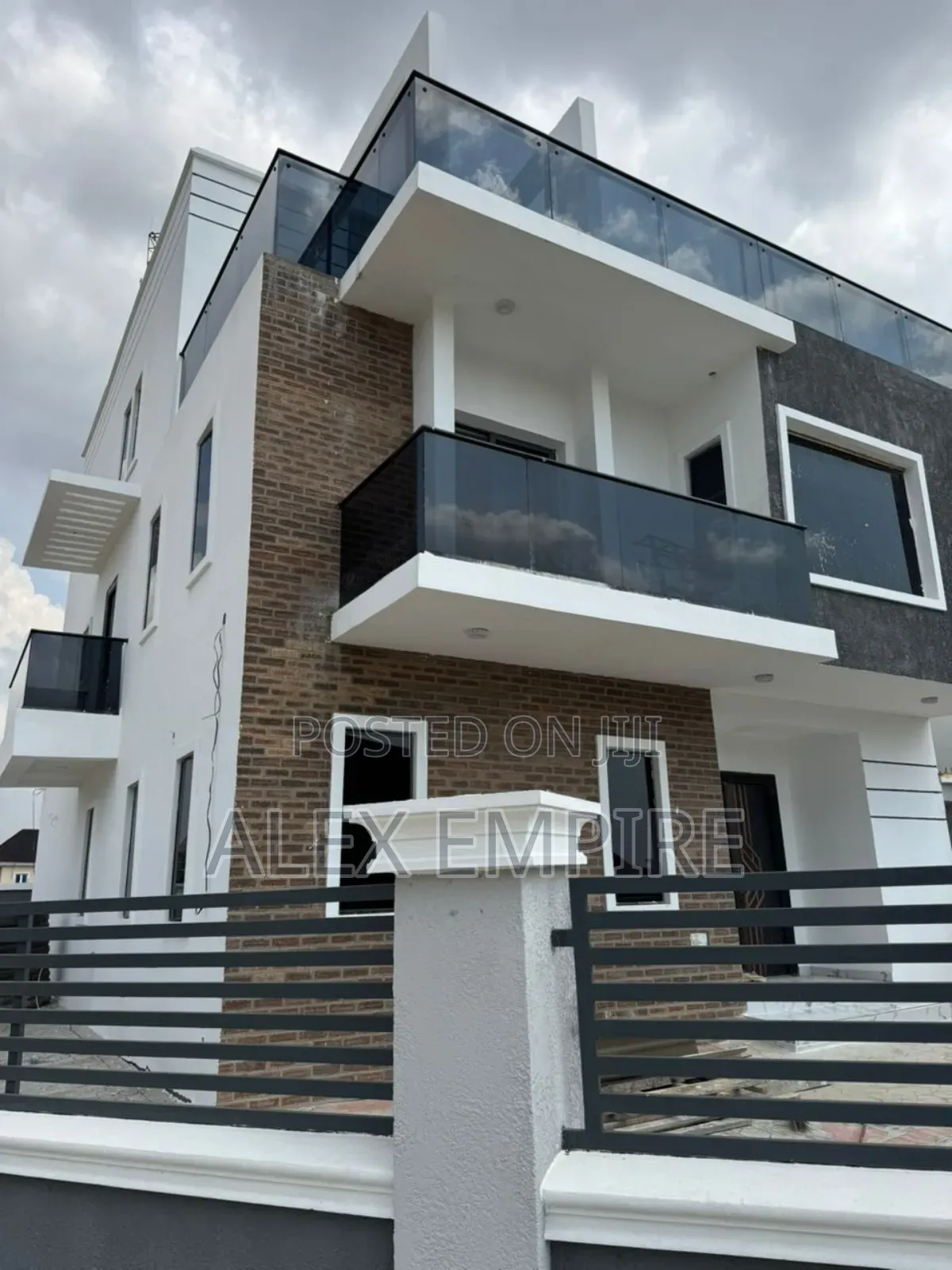 5bdrm Duplex in Ago Palace for sale in Ago Palace