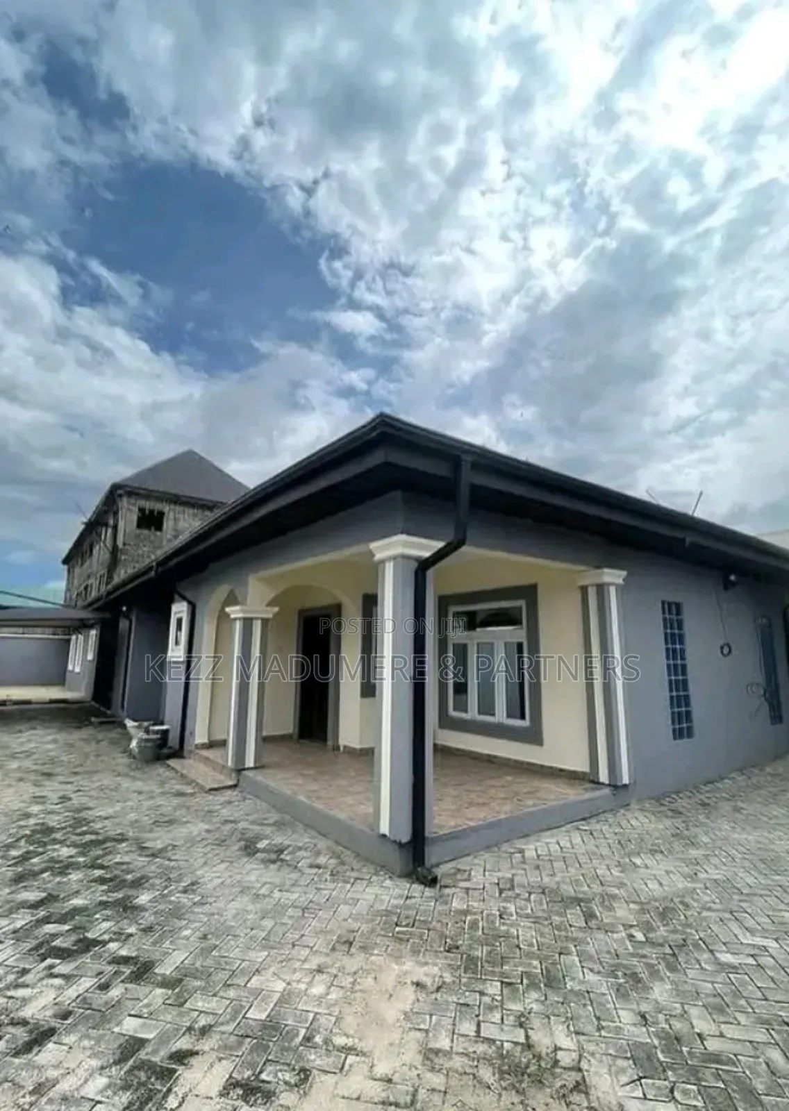 4bdrm Bungalow in Off Sars Rd , for sale in Port-Harcourt