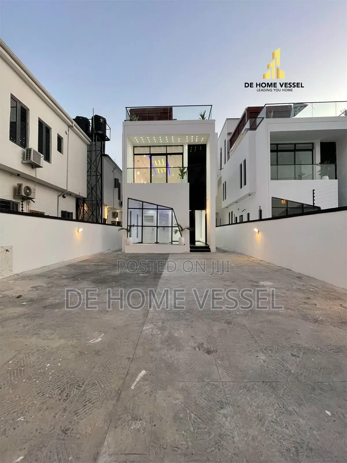 5bdrm Duplex in Ikate for sale in Ikate