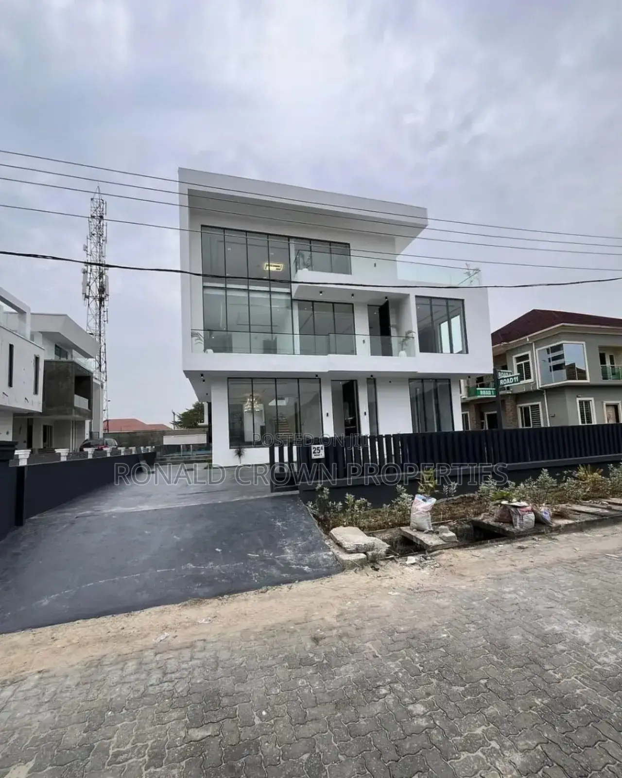 5bdrm Duplex in Osapa london for sale in Osapa london