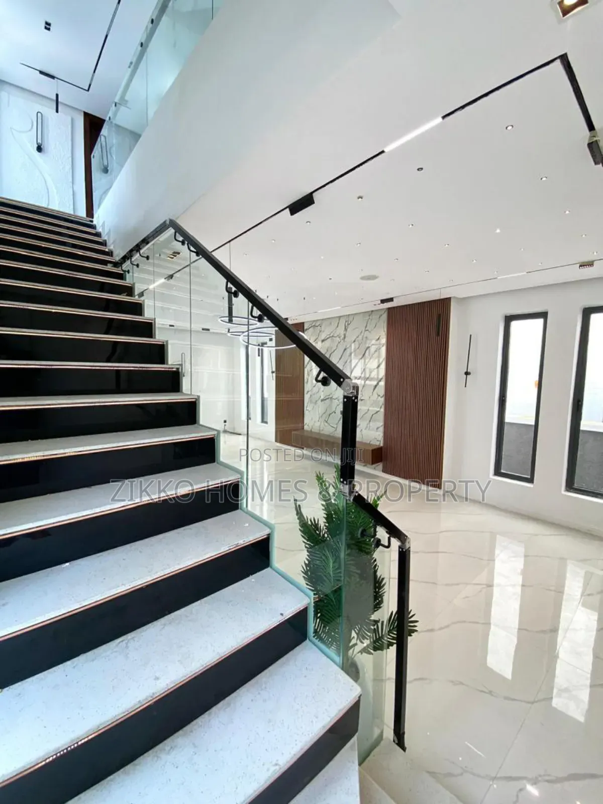 5bdrm Duplex in Ikota for sale in Ikota