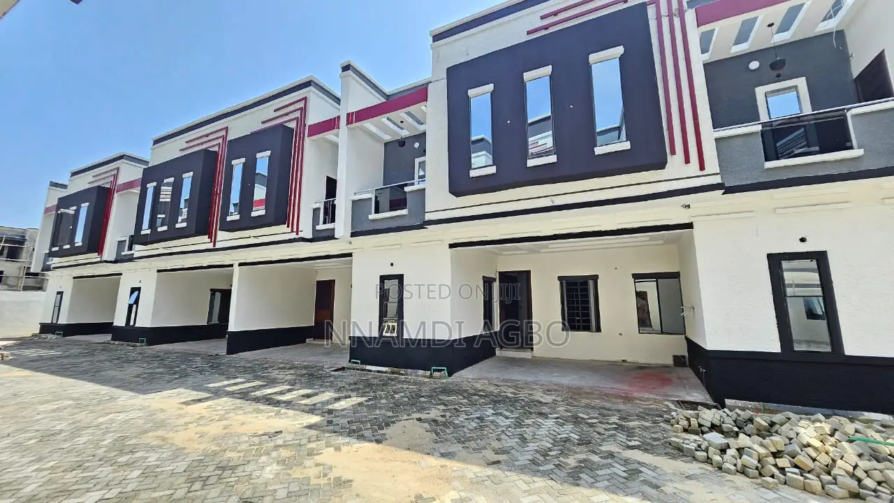 4bdrm Duplex in Orchid for Sale in Lafiaji