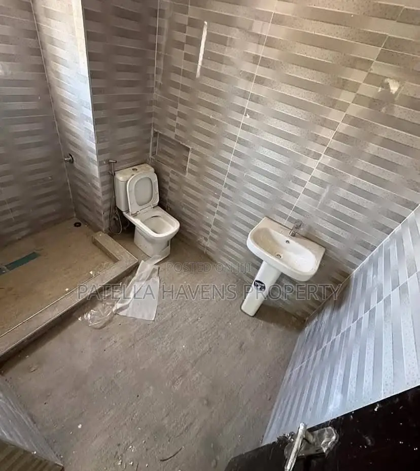 3 Bedroom Blocks Of Flat in Mabushi