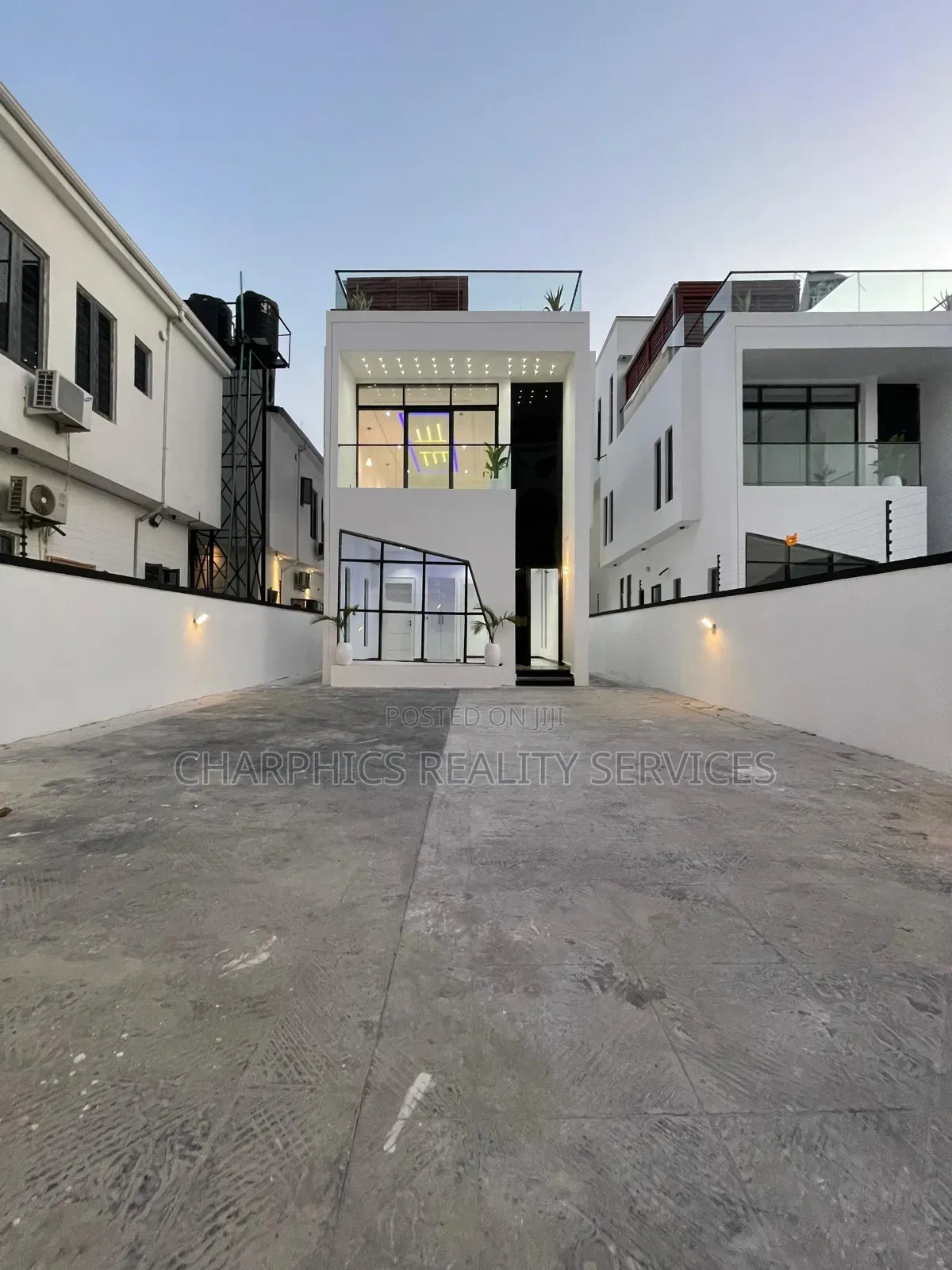 5bdrm Duplex in Ikate for sale in Ikate