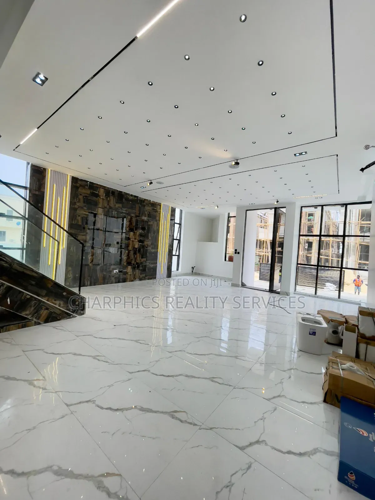 5bdrm Duplex in Chevron for sale in Chevron