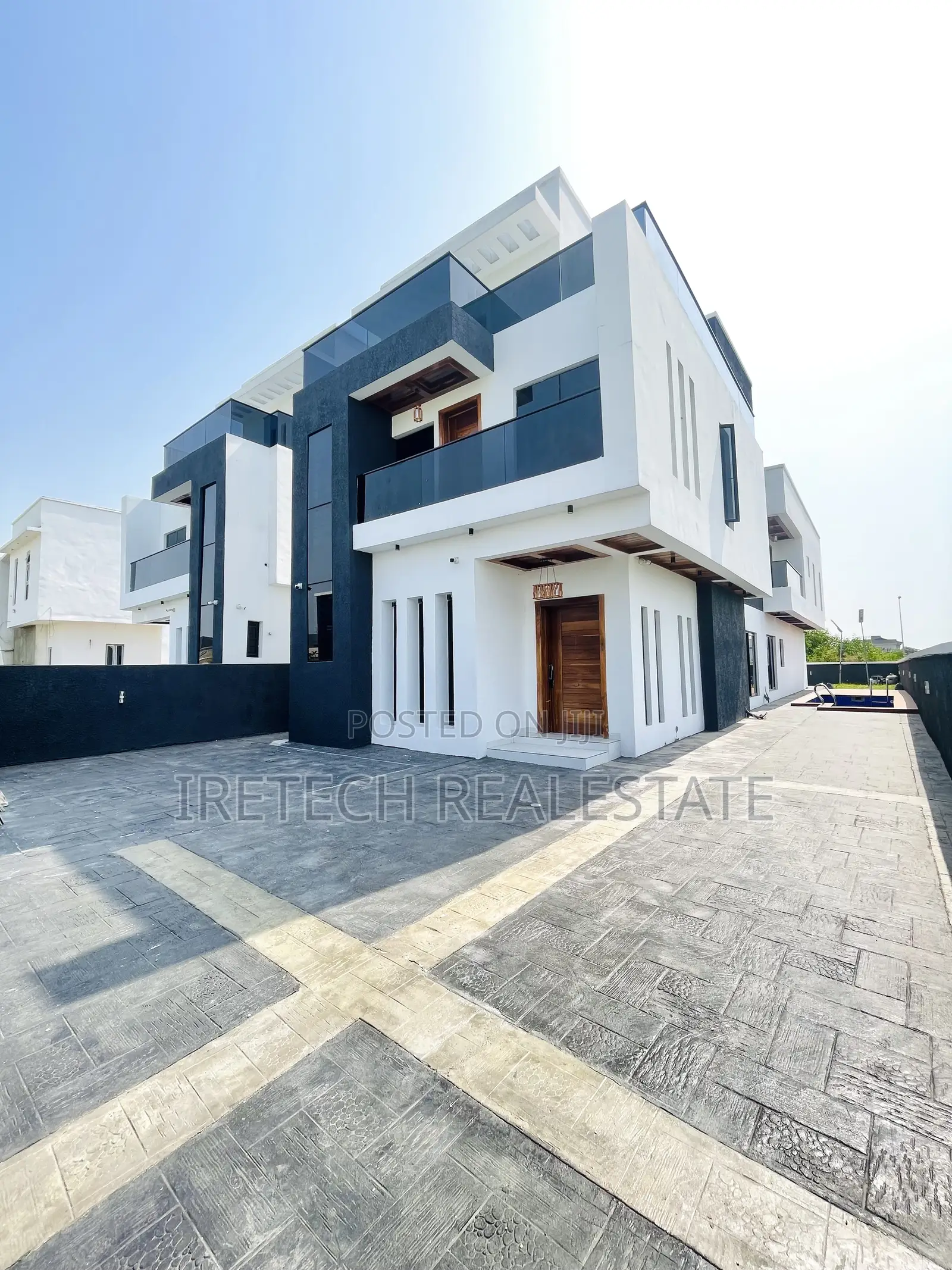 Automated 5 Bedroom With Cinema, Pool And Open Top Terrace in Ajah