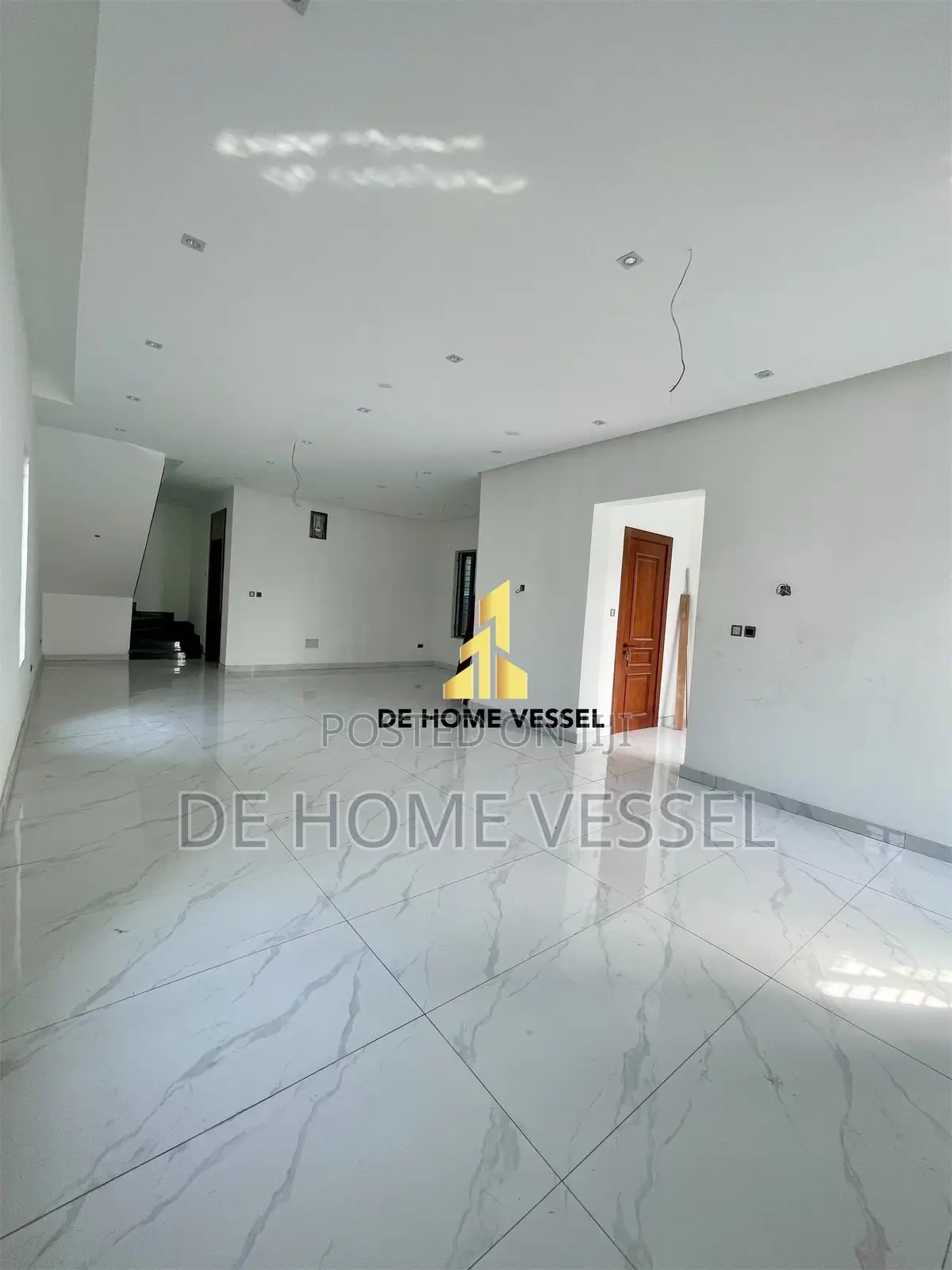 5bdrm Duplex in Lekki Phase 1 for sale in Lekki Phase 1