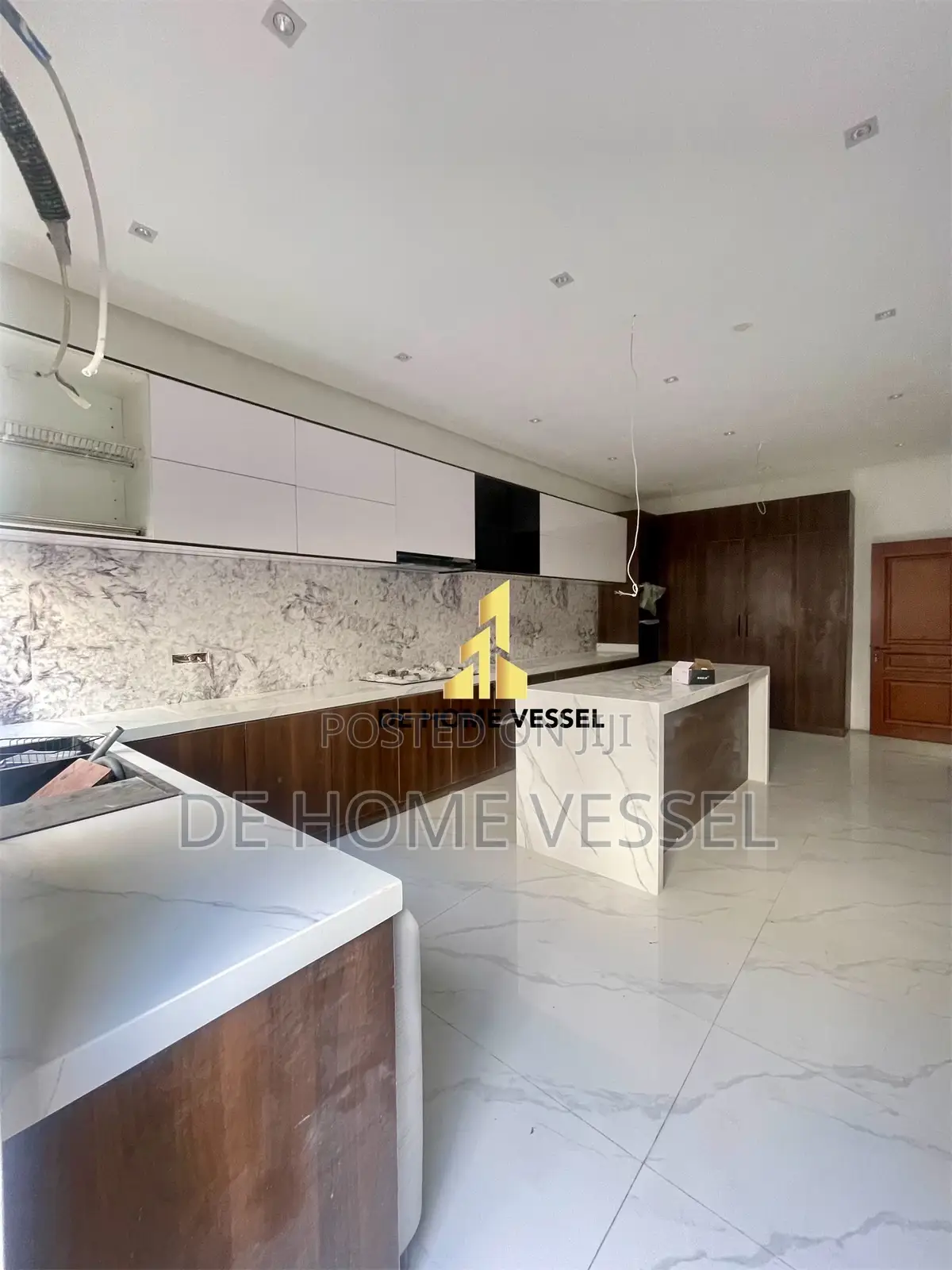 5bdrm Duplex in Lekki Phase 1 for sale in Lekki Phase 1