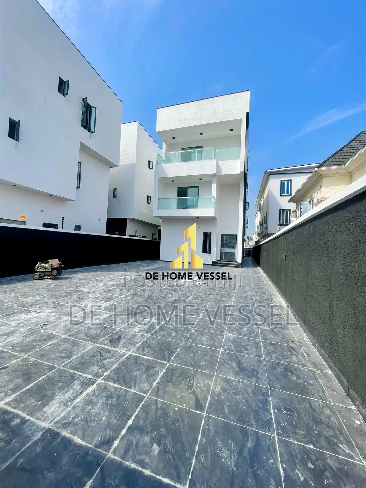 5bdrm Duplex in Lekki Phase 1 for sale in Lekki Phase 1