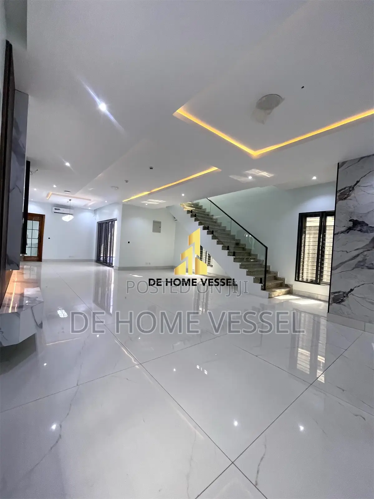 5bdrm Duplex in Lekki Phase 1 for sale in Lekki Phase 1