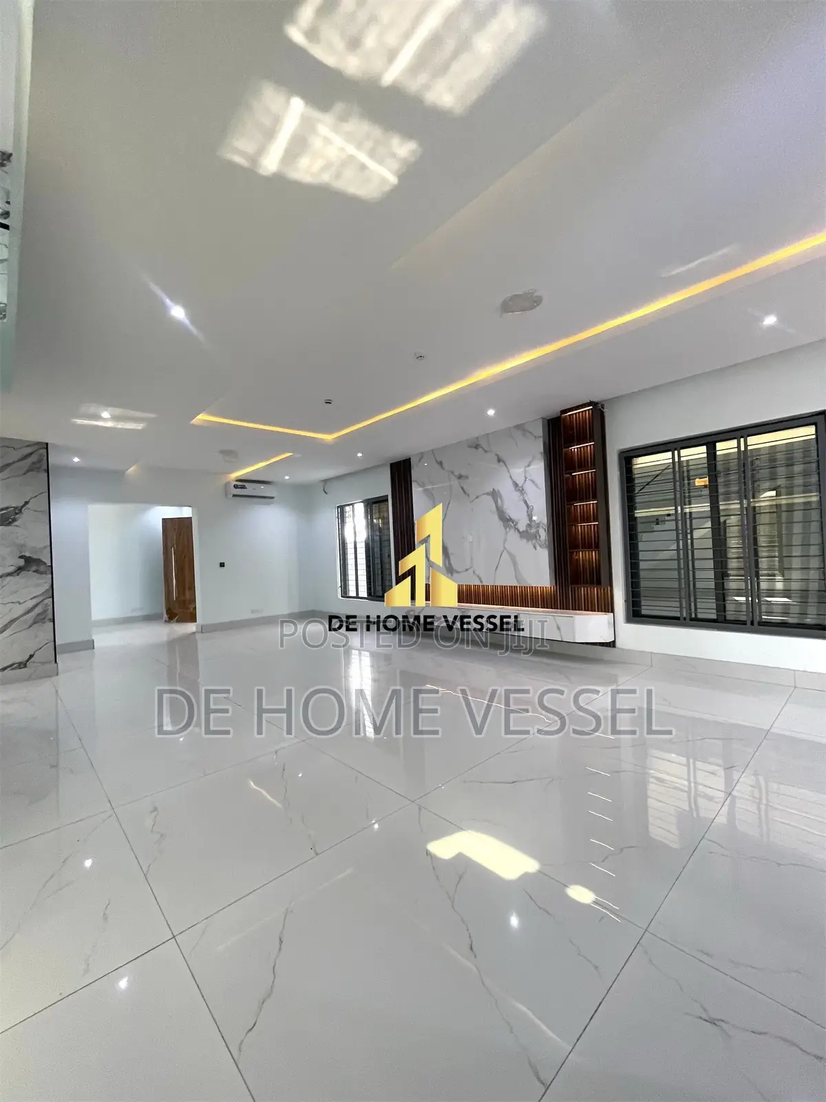 5bdrm Duplex in Lekki Phase 1 for sale in Lekki Phase 1