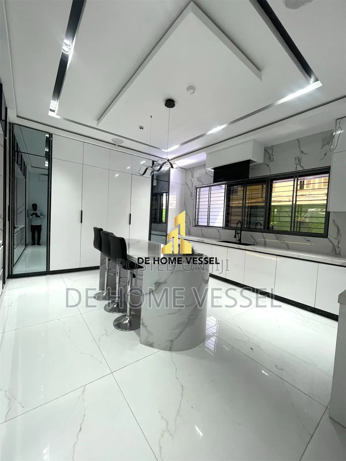 5bdrm Duplex in Lekki Phase 1 for sale in Lekki Phase 1
