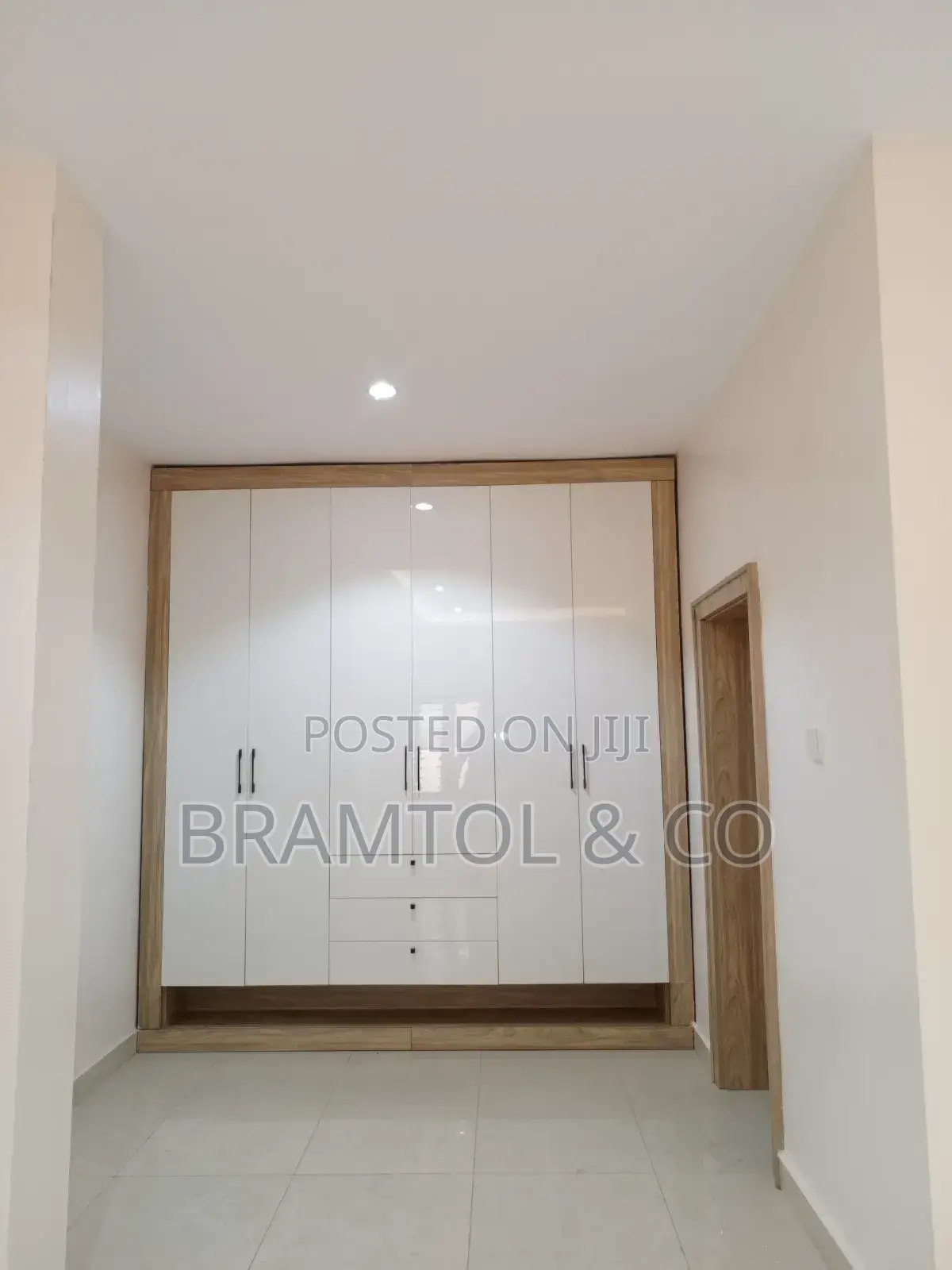 5bdrm Townhouse / Terrace in Wuye for rent in Wuye