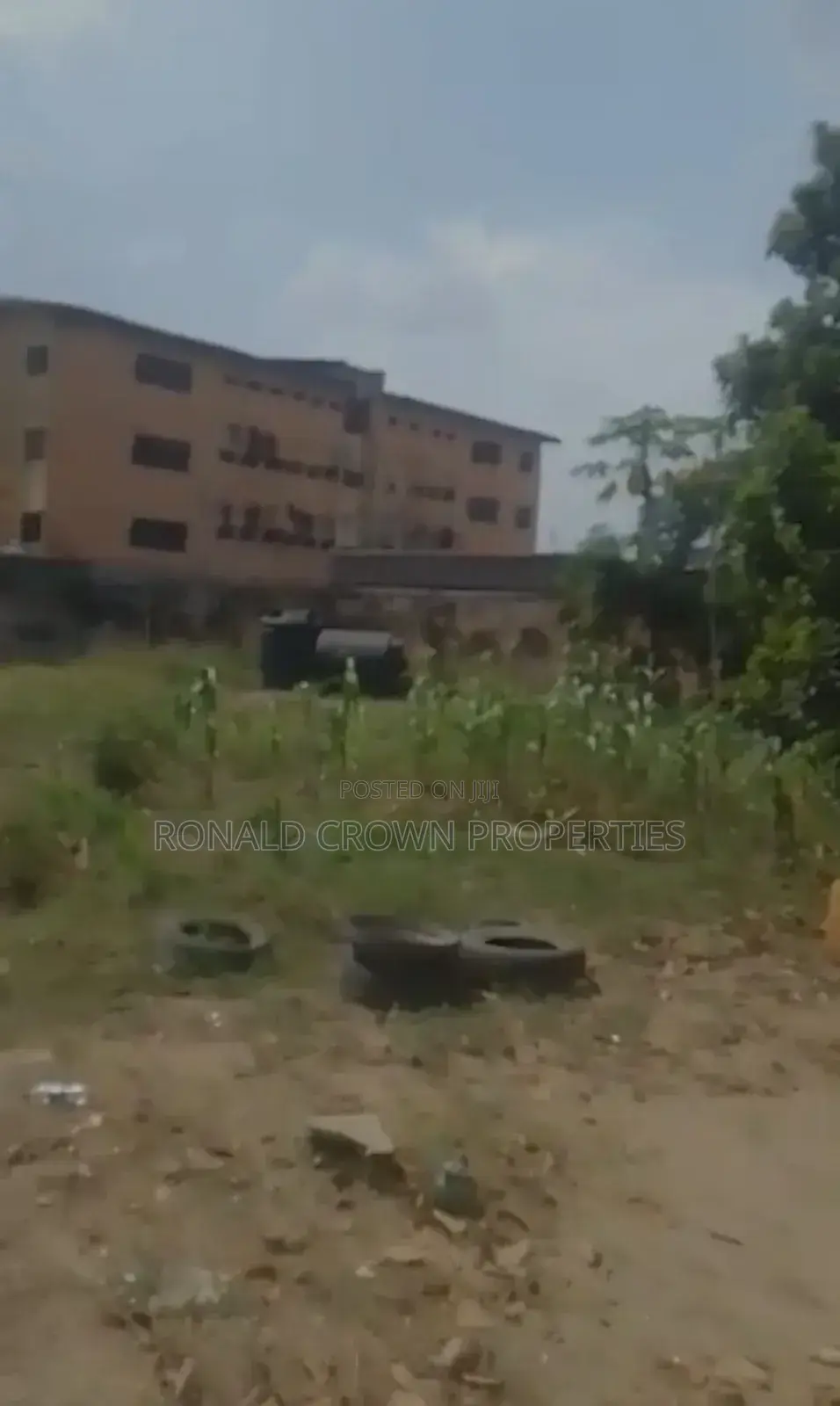 Commercial 2 Plot of Land in Okota