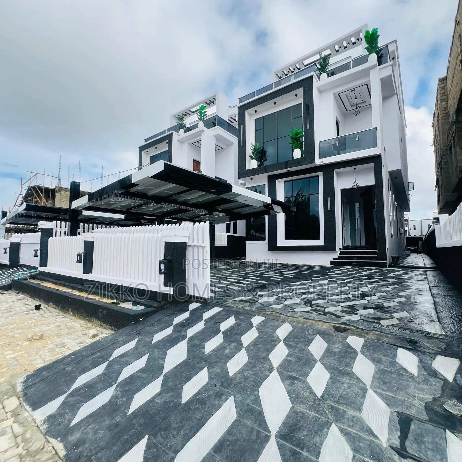 5bdrm Duplex in Ikota for sale in Ikota