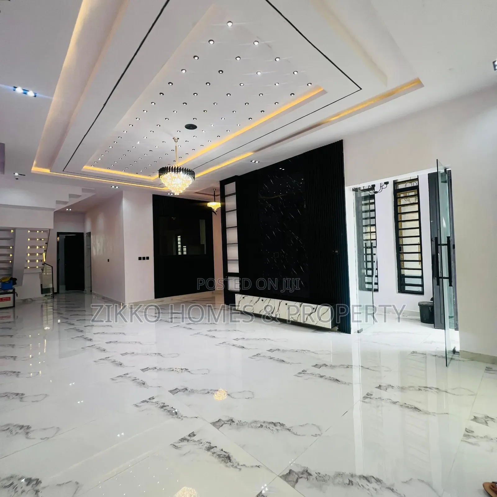 5bdrm Duplex in Ikota for sale in Ikota