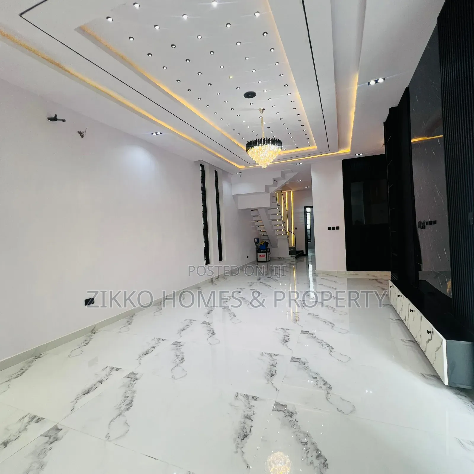 5bdrm Duplex in Ikota for sale in Ikota