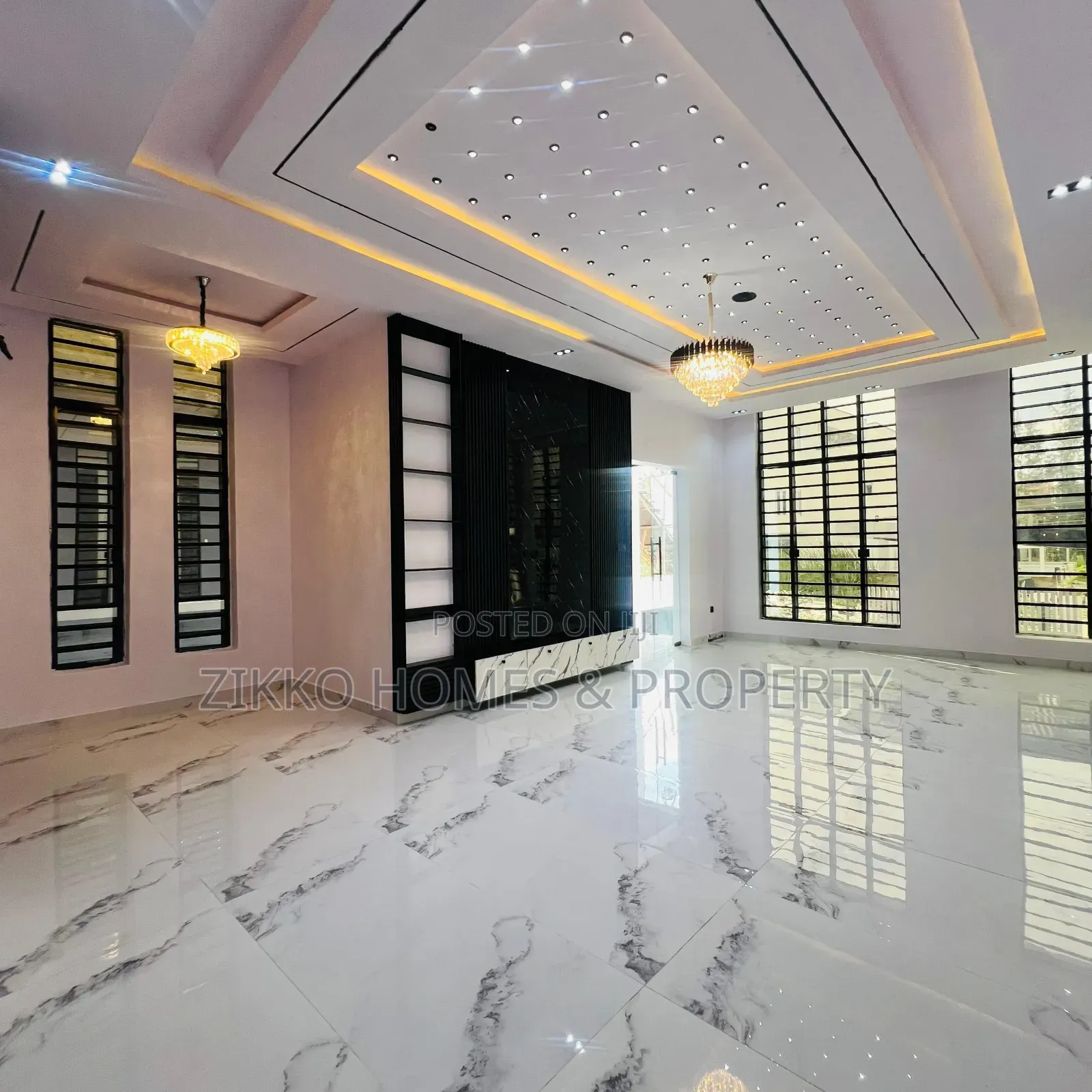 5bdrm Duplex in Ikota for sale in Ikota