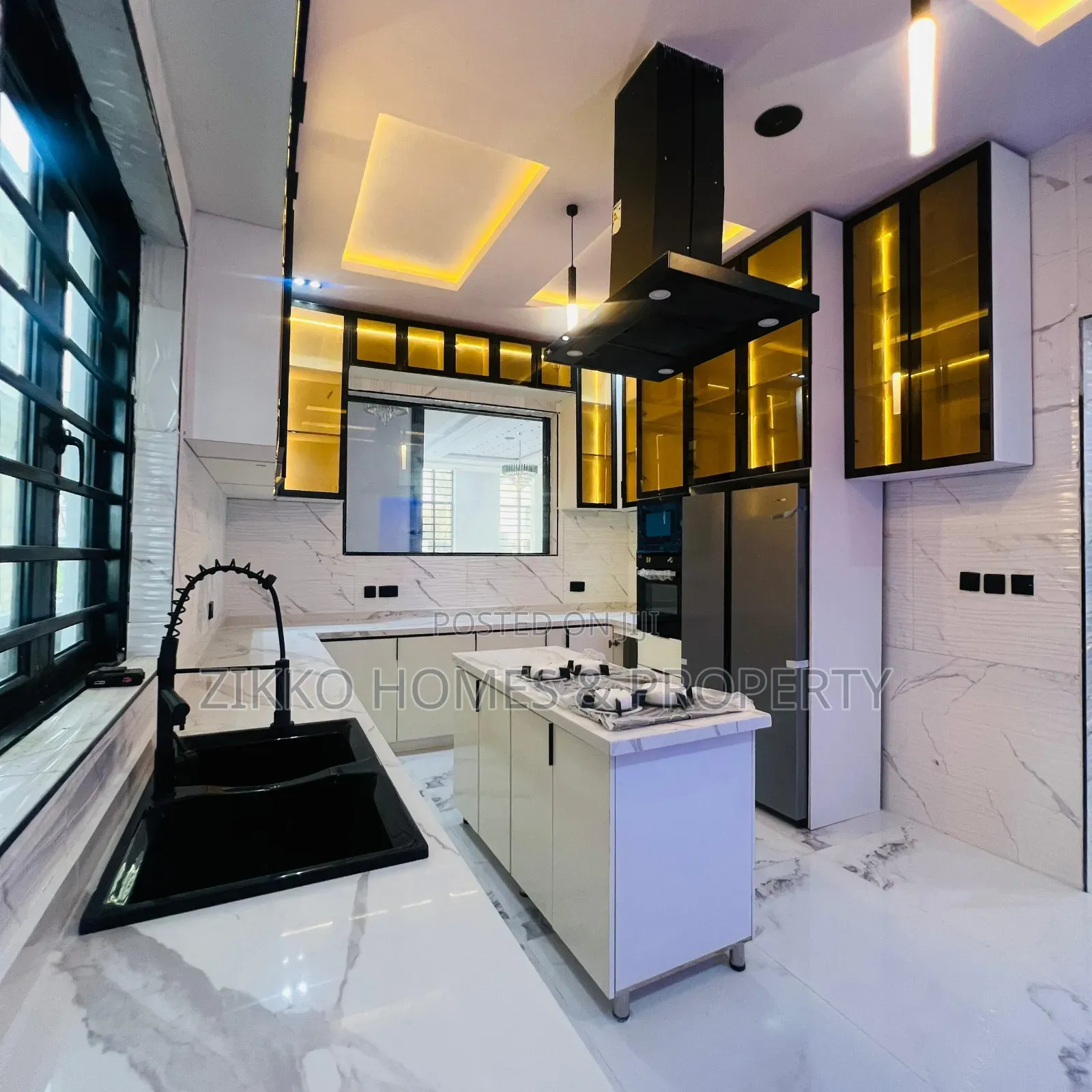 5bdrm Duplex in Ikota for sale in Ikota