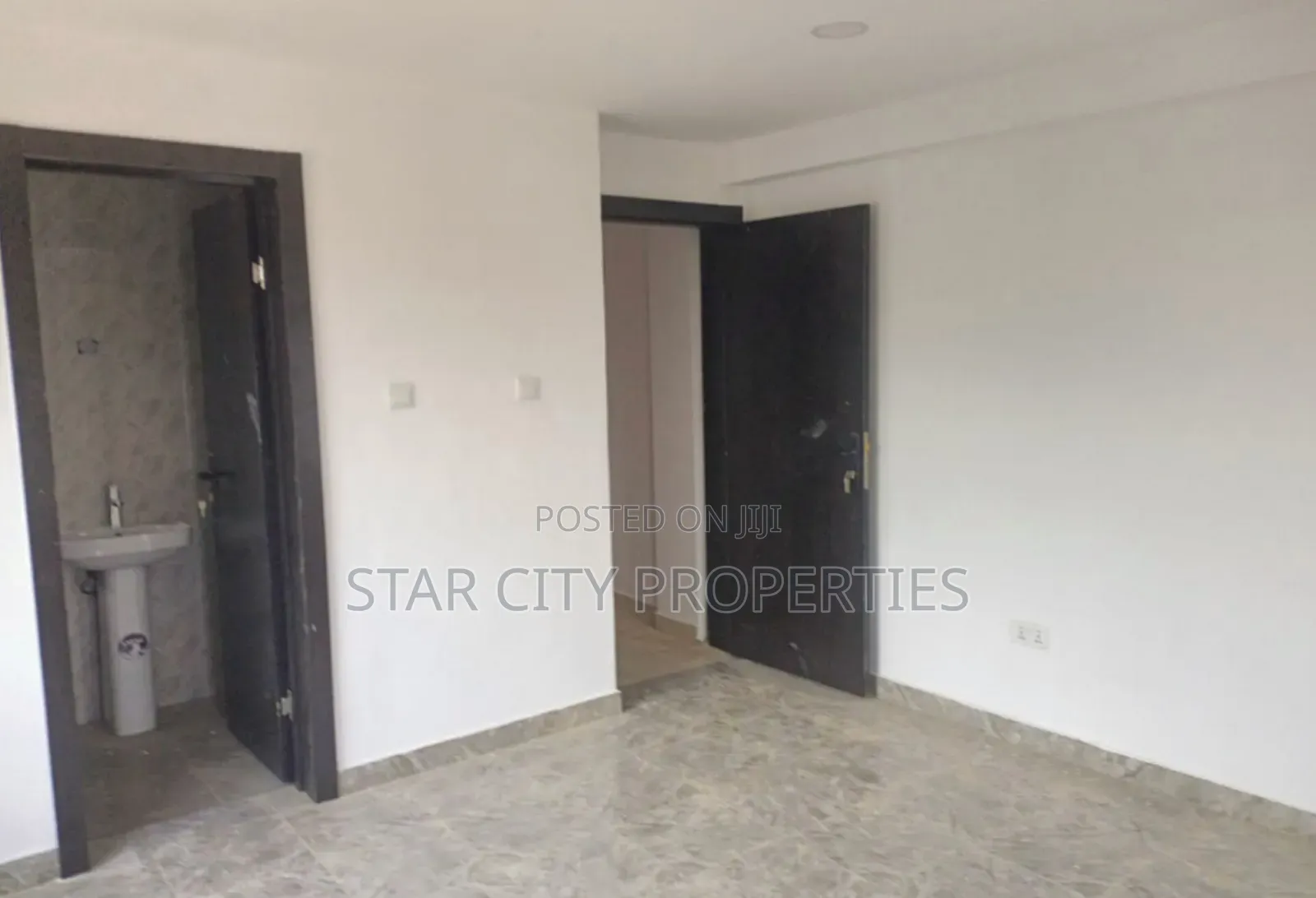 3bdrm Apartment in Soluyi, Gbagada for sale in Gbagada