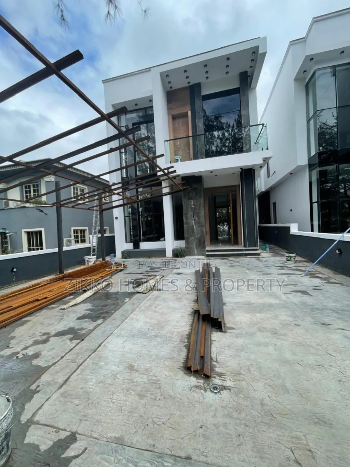 5bdrm Duplex in Ikota for sale in Ikota