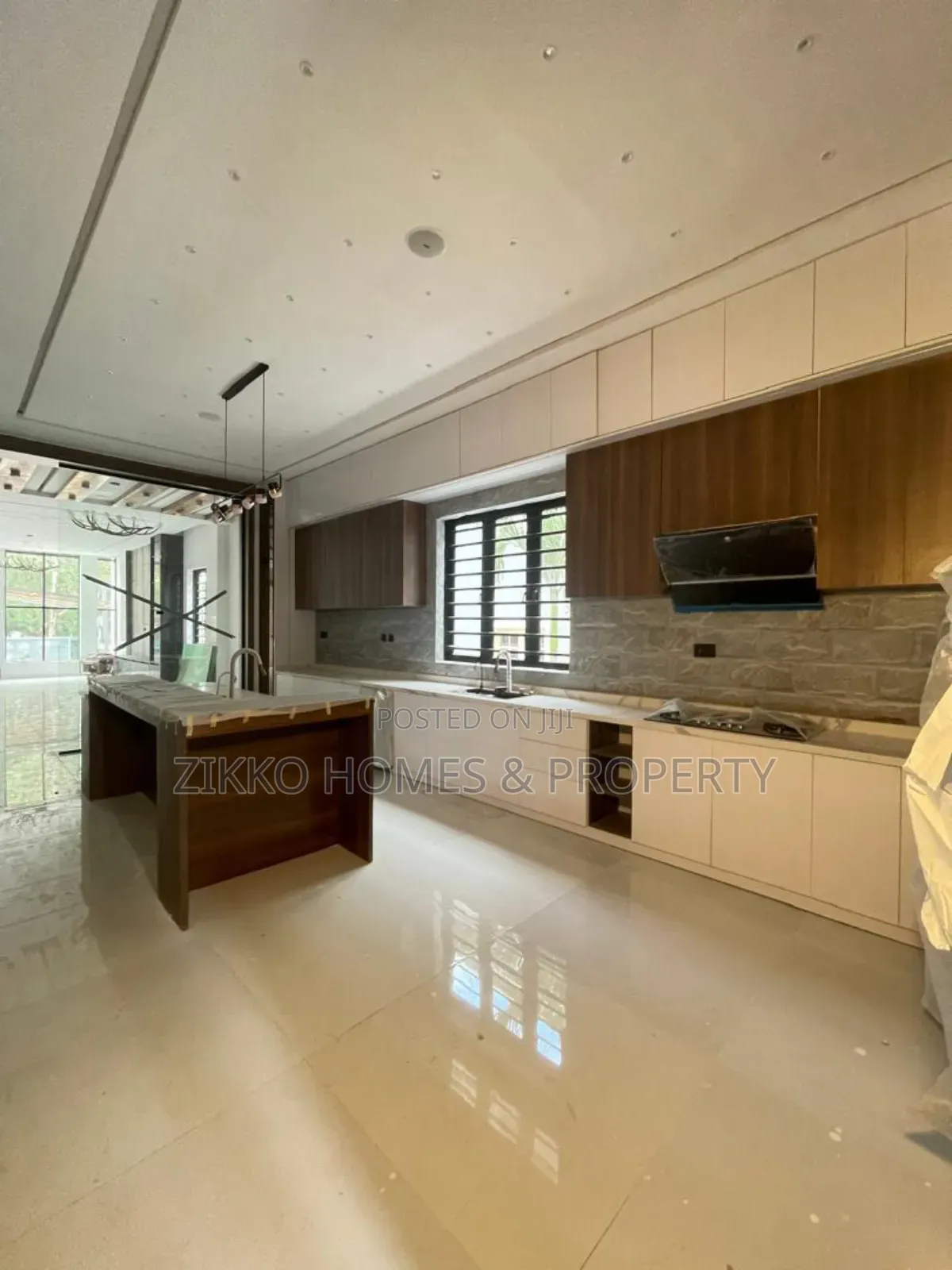 5bdrm Duplex in Ikota for sale in Ikota