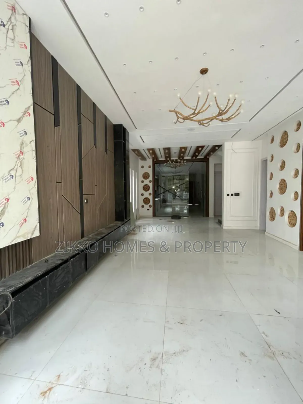 5bdrm Duplex in Ikota for sale in Ikota