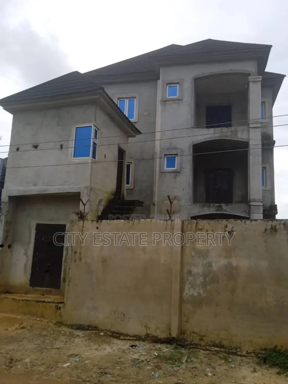 6bdrm Block of Flats in Royal Estate, Port-Harcourt for sale in Port-Harcourt
