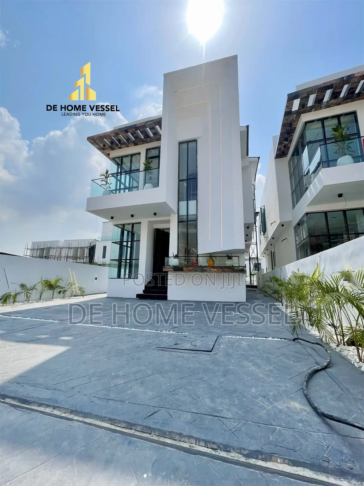 5bdrm Duplex in Chevron for sale in Chevron