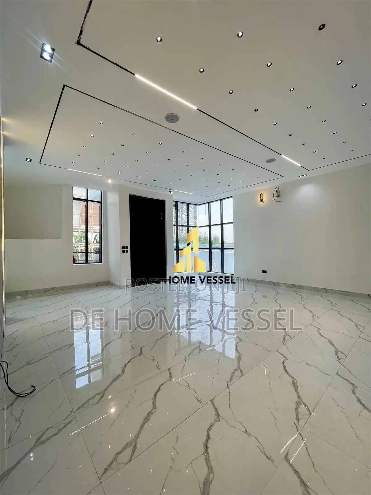 5bdrm Duplex in Chevron for sale in Chevron