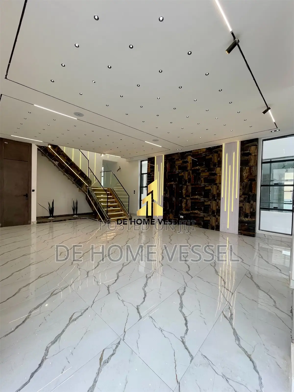 5bdrm Duplex in Chevron for sale in Chevron
