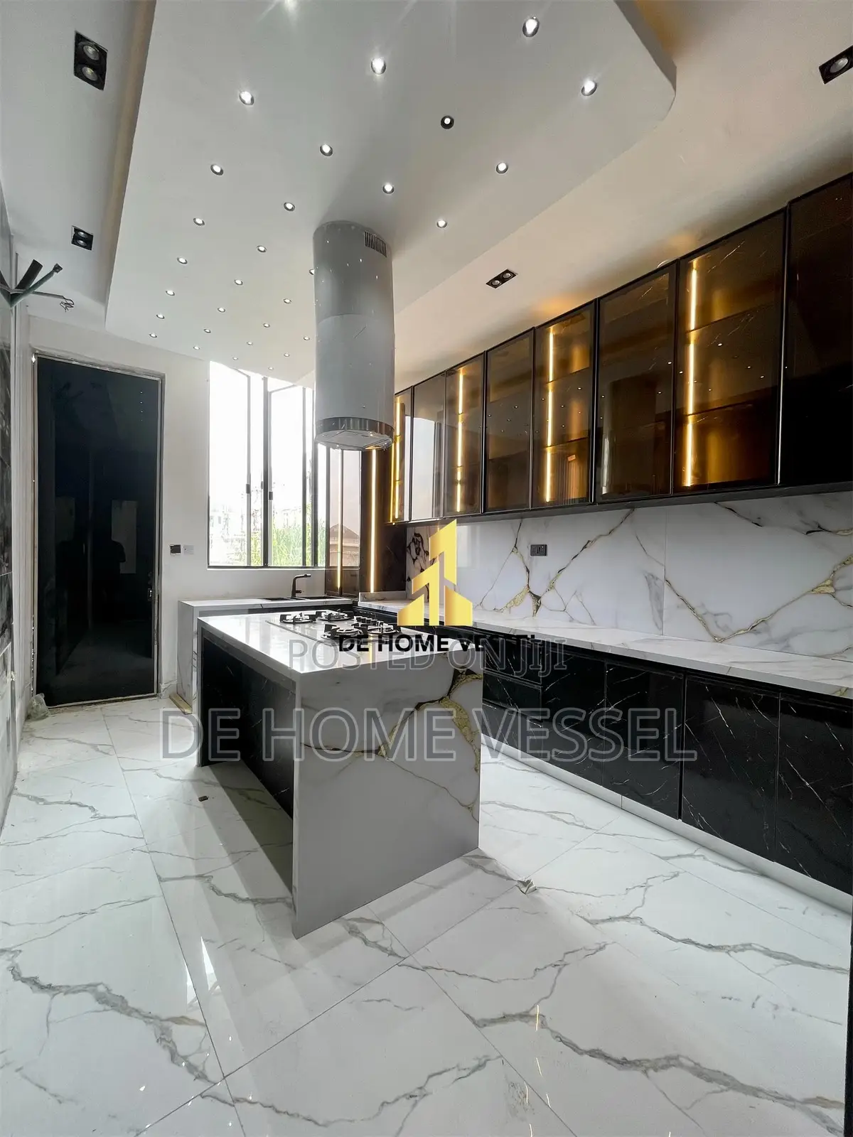 5bdrm Duplex in Chevron for sale in Chevron