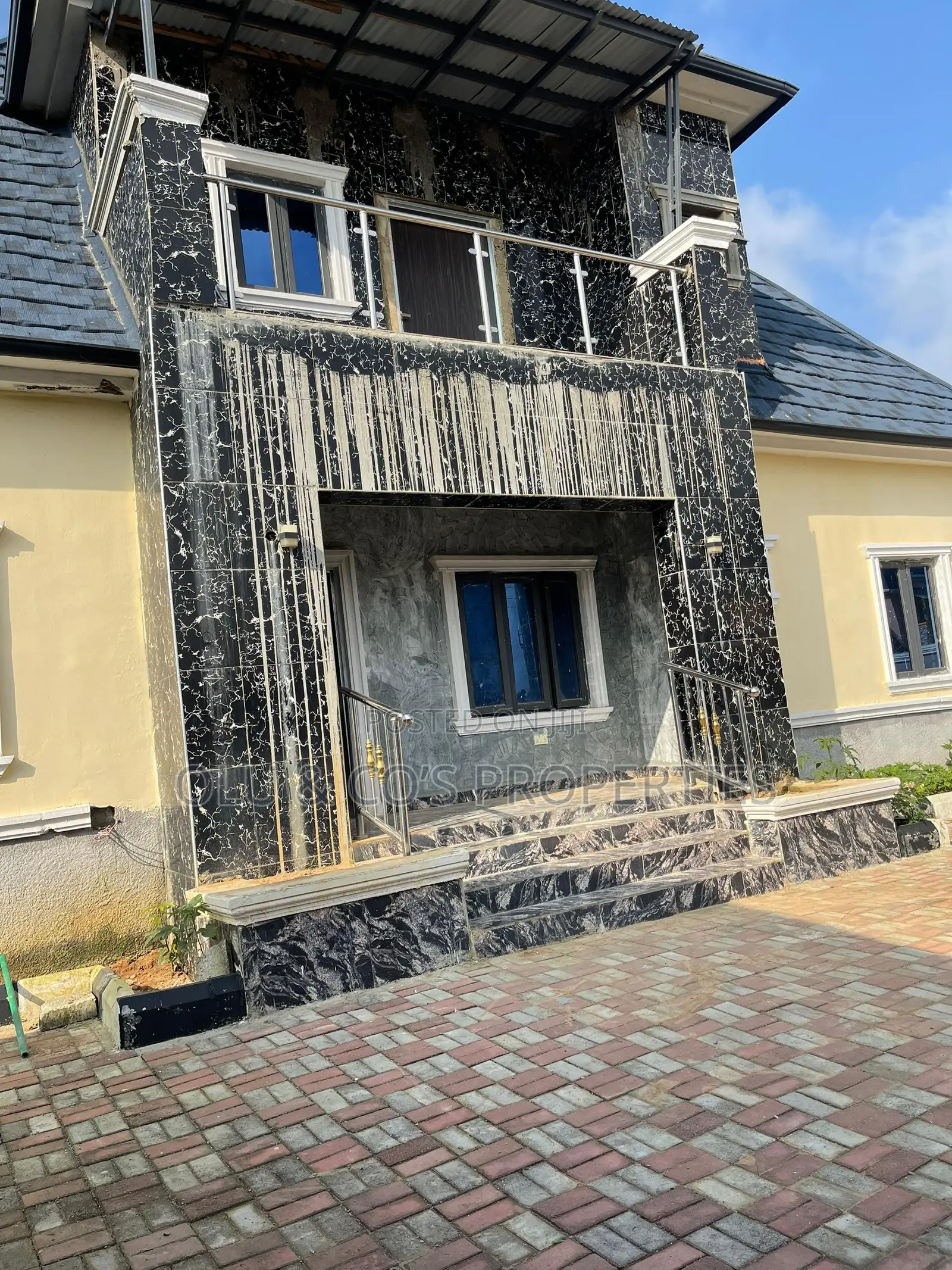 5bdrm Duplex in Nut District for sale in Lugbe District