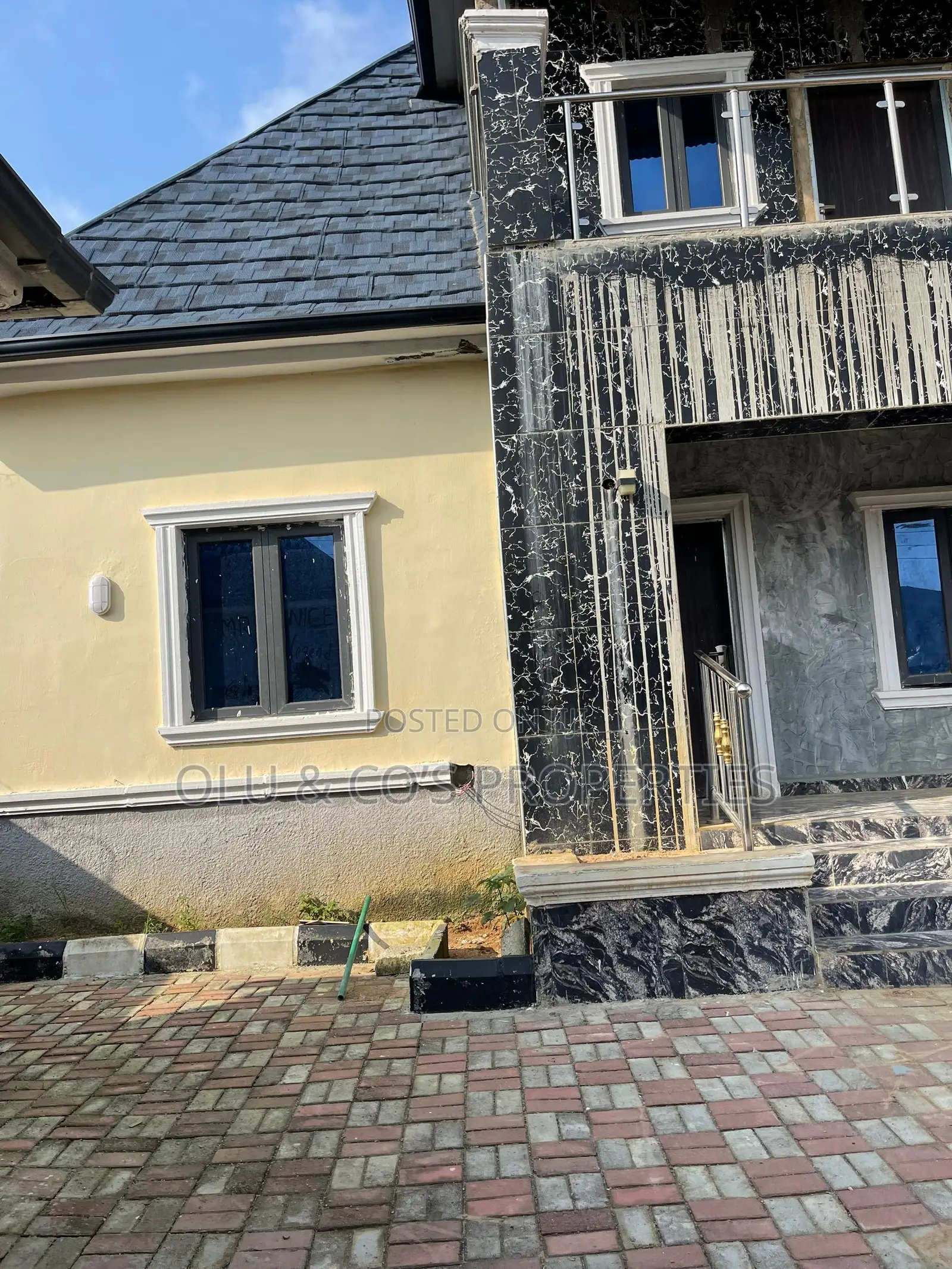 5bdrm Duplex in Nut District for sale in Lugbe District