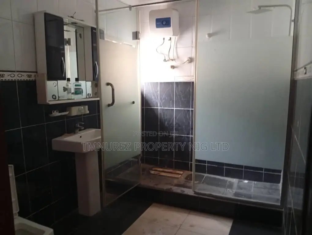 6bdrm Duplex in Bisola Durotimi, Lekki Phase 1 for rent in Lekki Phase 1