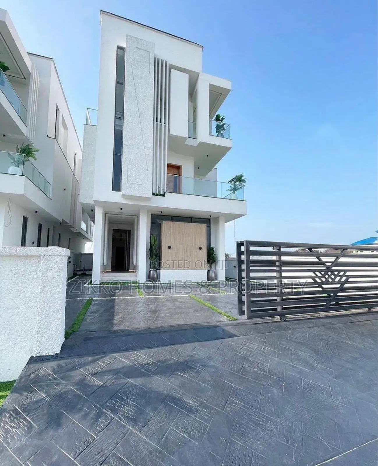 5bdrm Duplex in Chevron for sale in Chevron