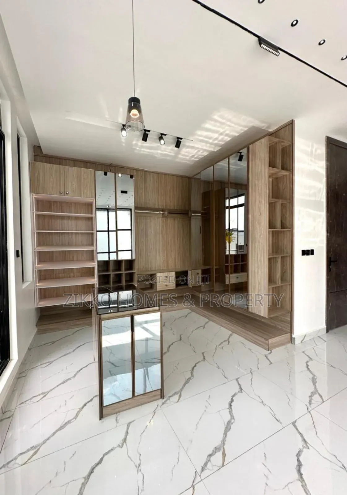 5bdrm Duplex in Chevron Alternative for sale in Chevron