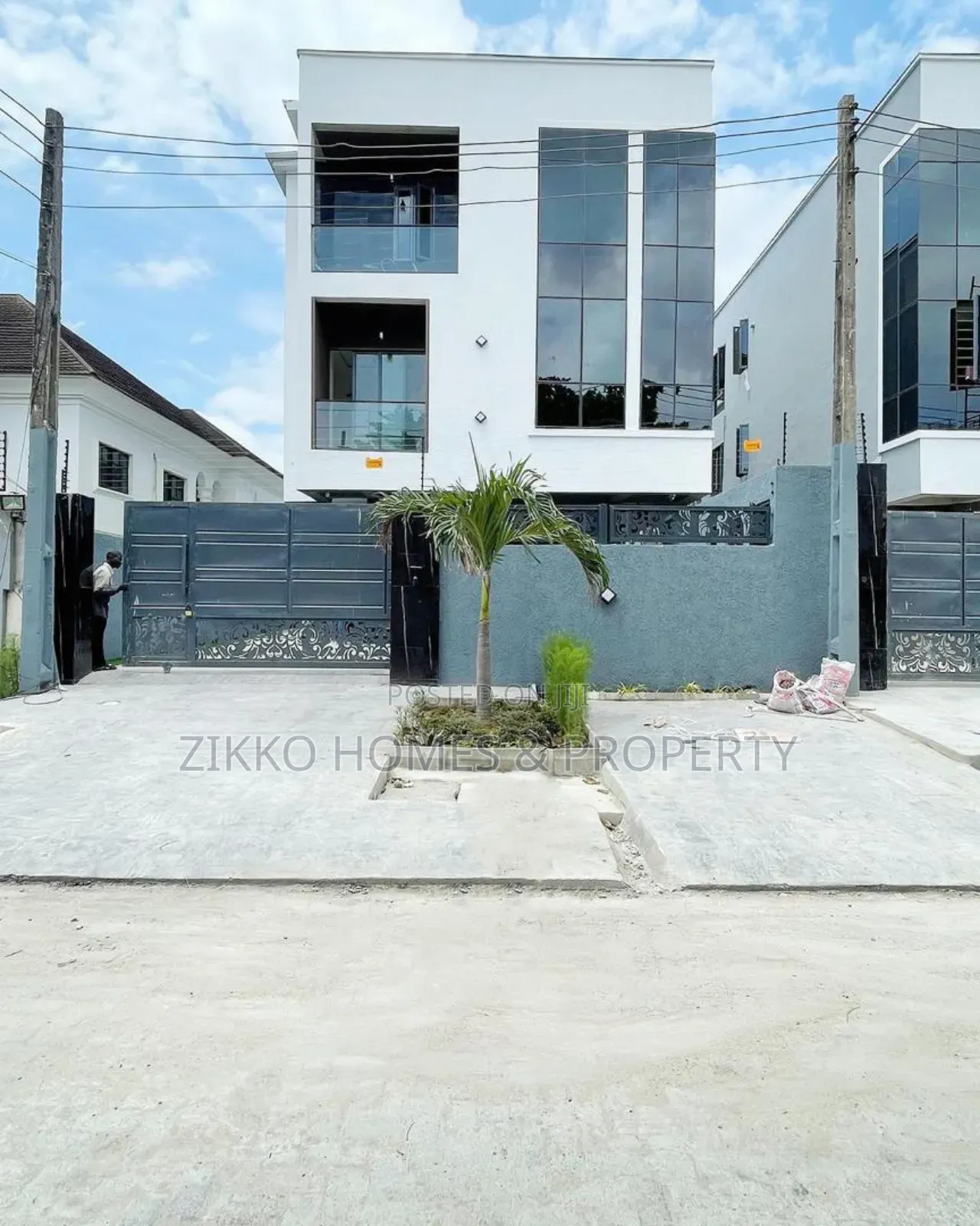 5bdrm Duplex in Lekki Phase 1 for sale in Lekki