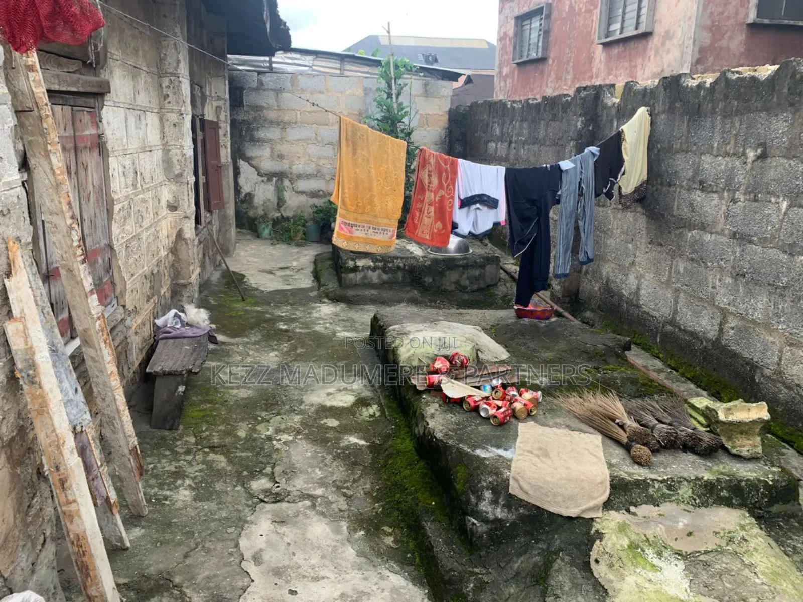 10bdrm Bungalow in Ehi Road , Aba, Abia for sale in Aba North