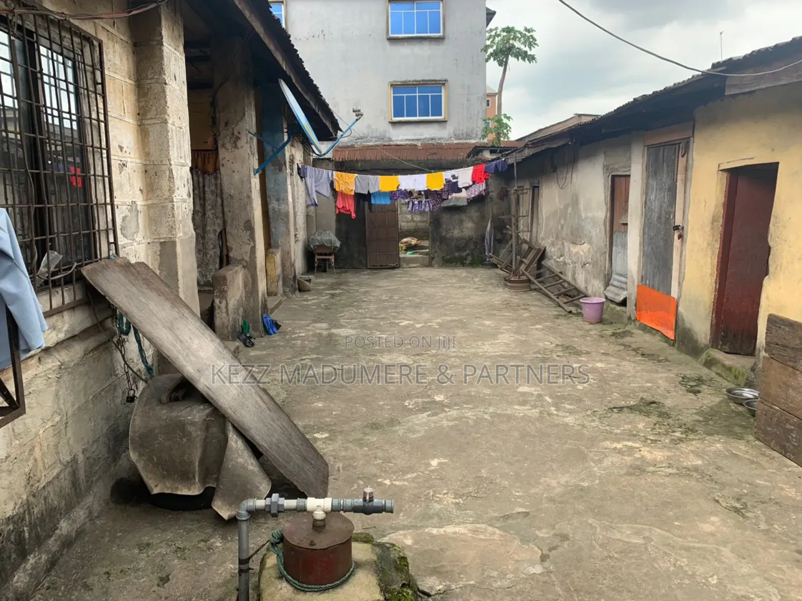 10bdrm Bungalow in Ehi Road , Aba, Abia for sale in Aba North