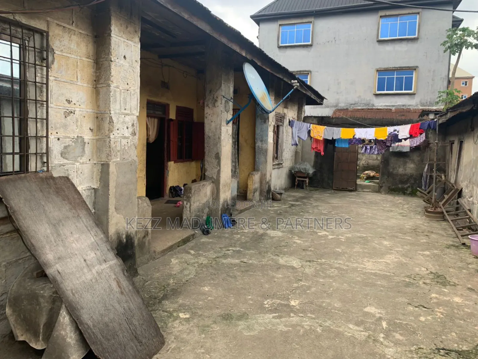 10bdrm Bungalow in Ehi Road , Aba, Abia for sale in Aba North