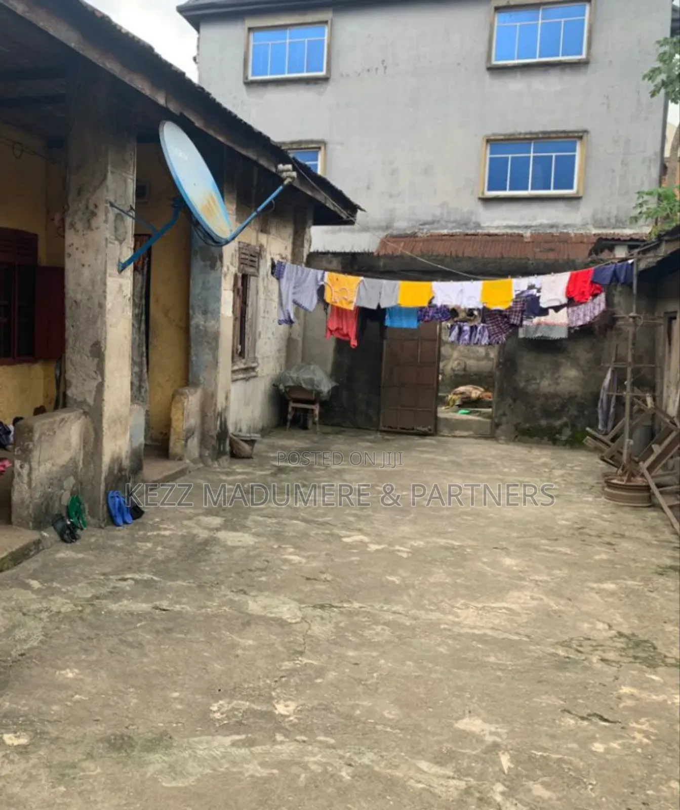10bdrm Bungalow in Ehi Road , Aba, Abia for sale in Aba North