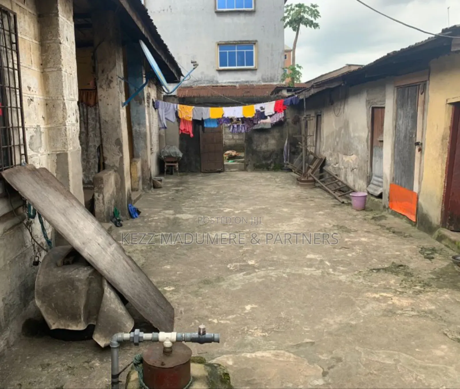 10bdrm Bungalow in Ehi Road , Aba, Abia for sale in Aba North