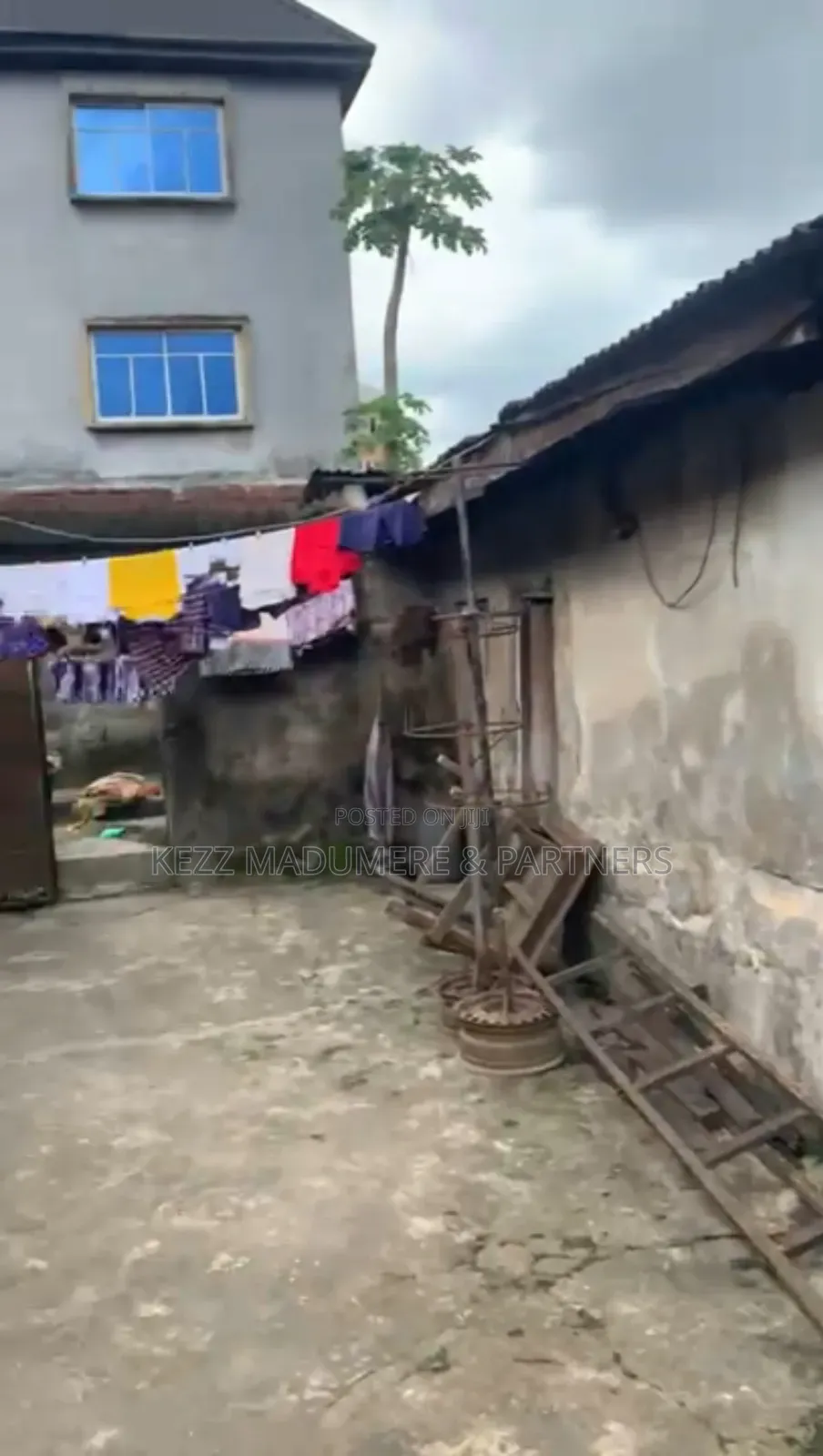 10bdrm Bungalow in School Road ,Aba , for sale in Aba North