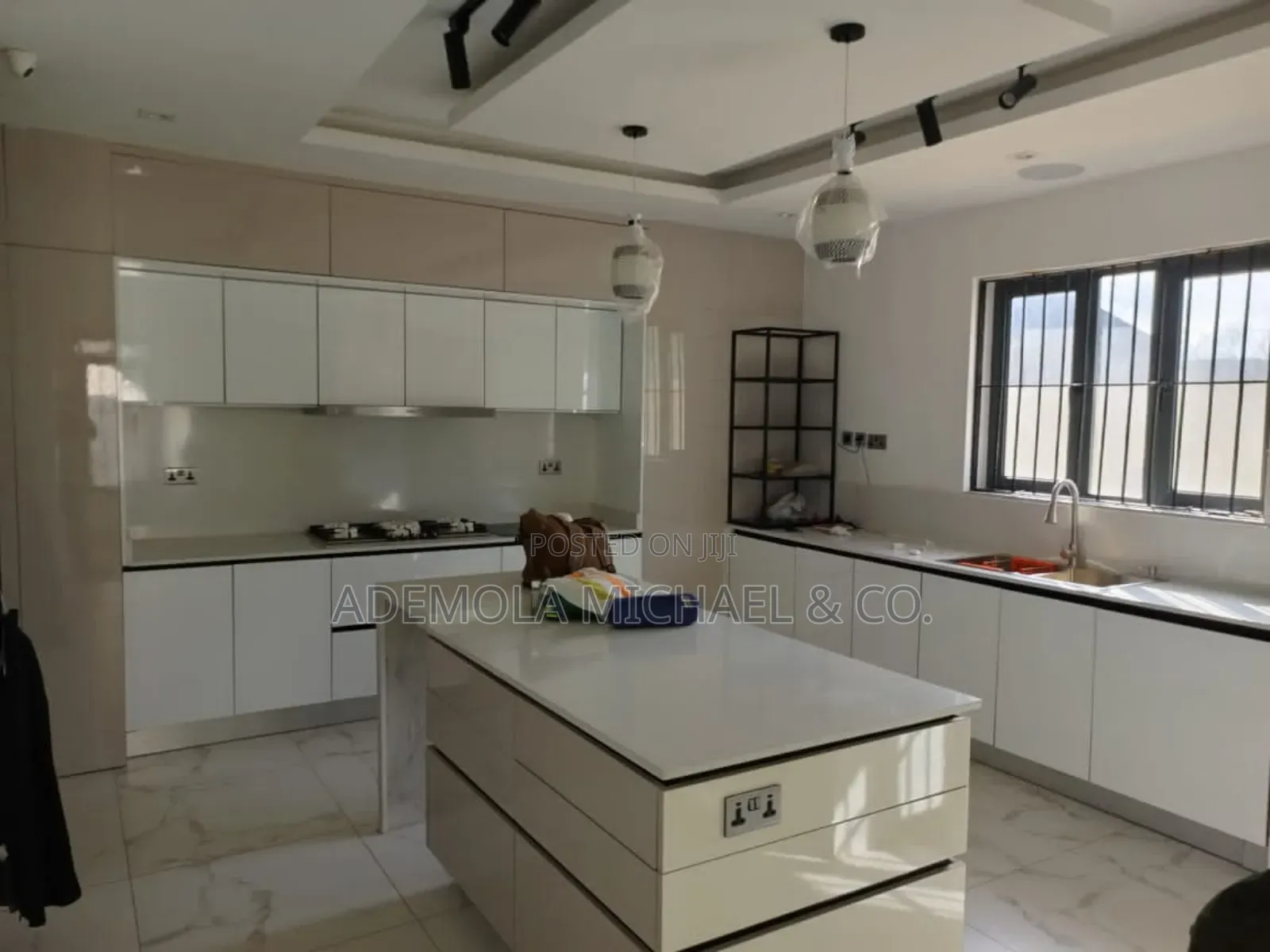 5bdrm Duplex In Guzape District For Sale in Guzape District