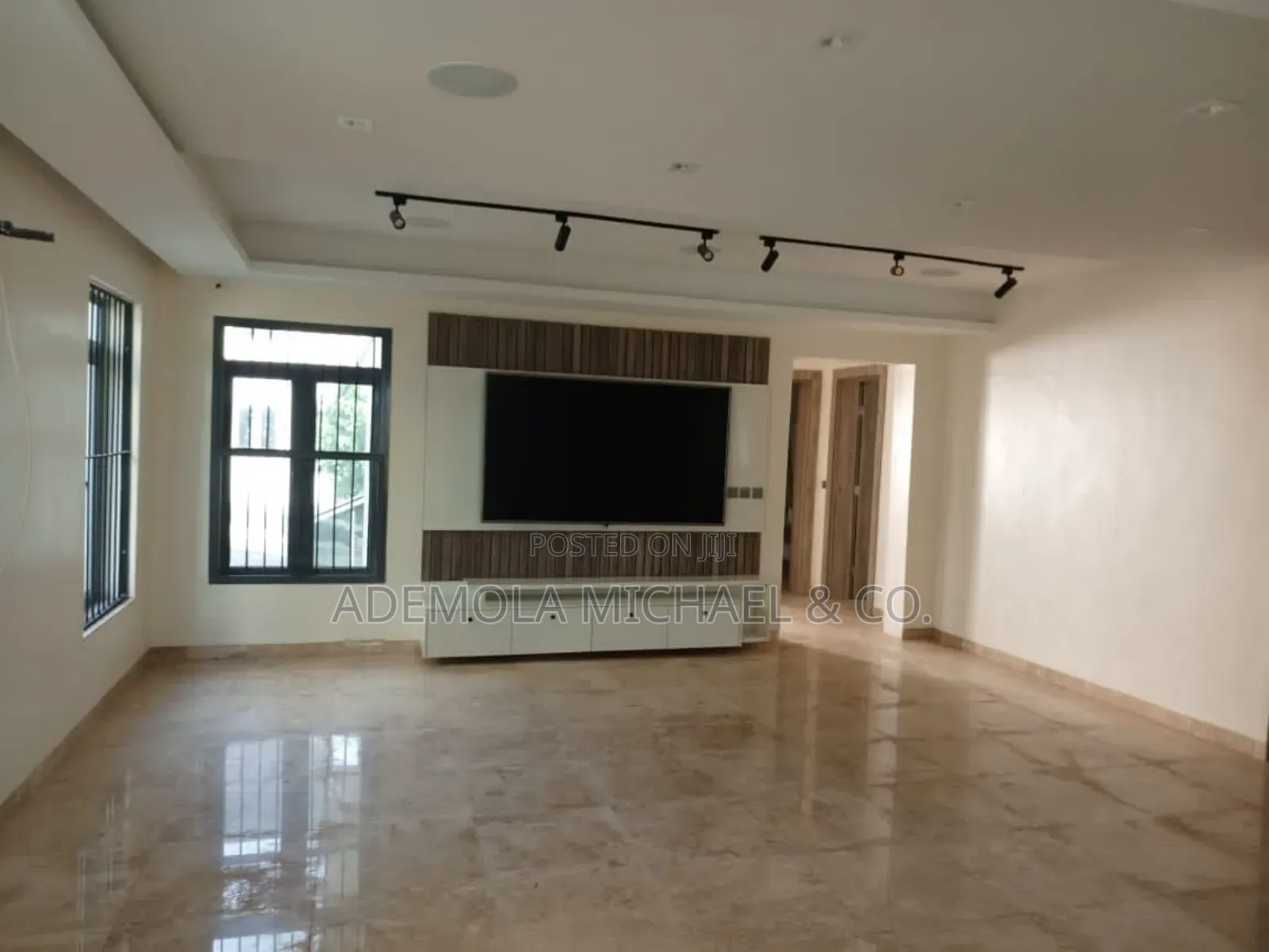 5bdrm Duplex In Guzape District For Sale in Guzape District