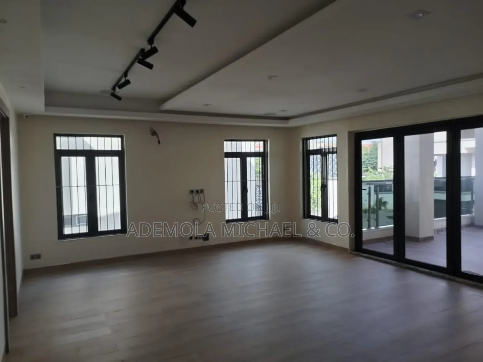 5bdrm Duplex In Guzape District For Sale in Guzape District
