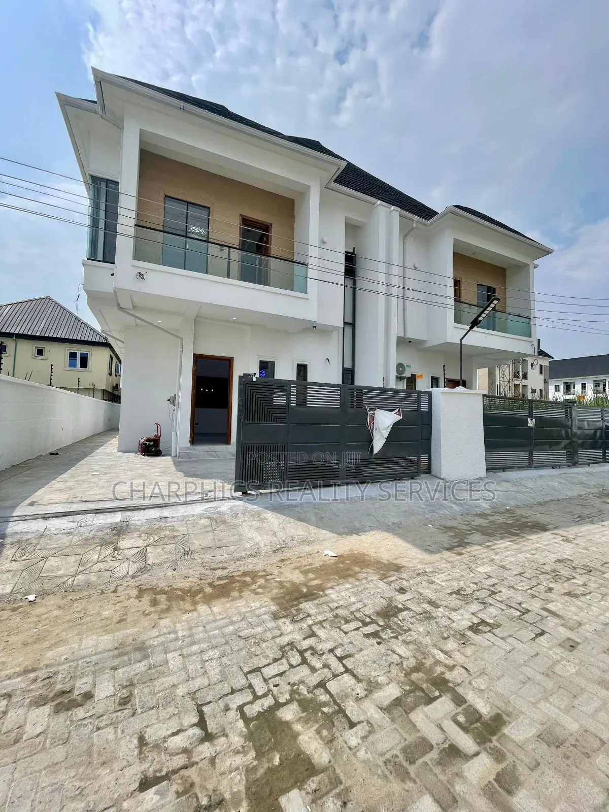 4bdrm Duplex in Ikota for sale in Ikota
