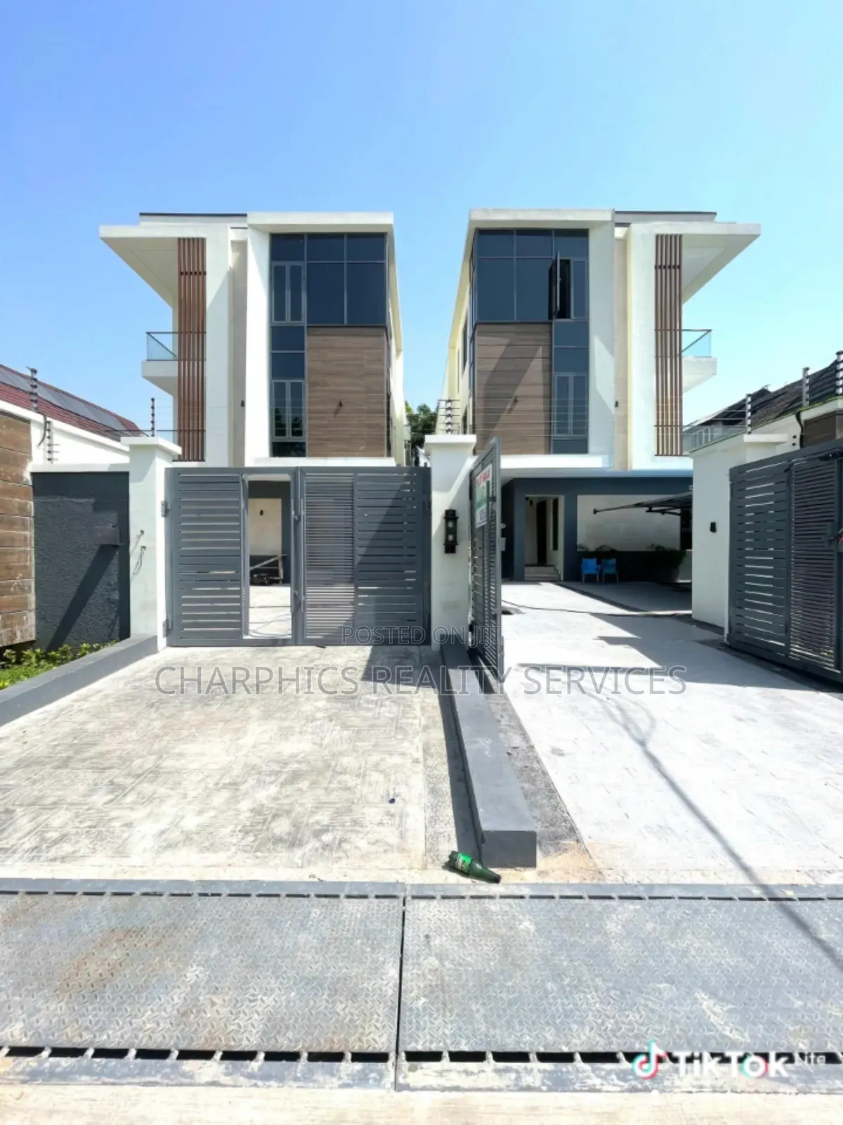 5bdrm Duplex in Lekki Phase 1 for sale in Lekki Phase 1