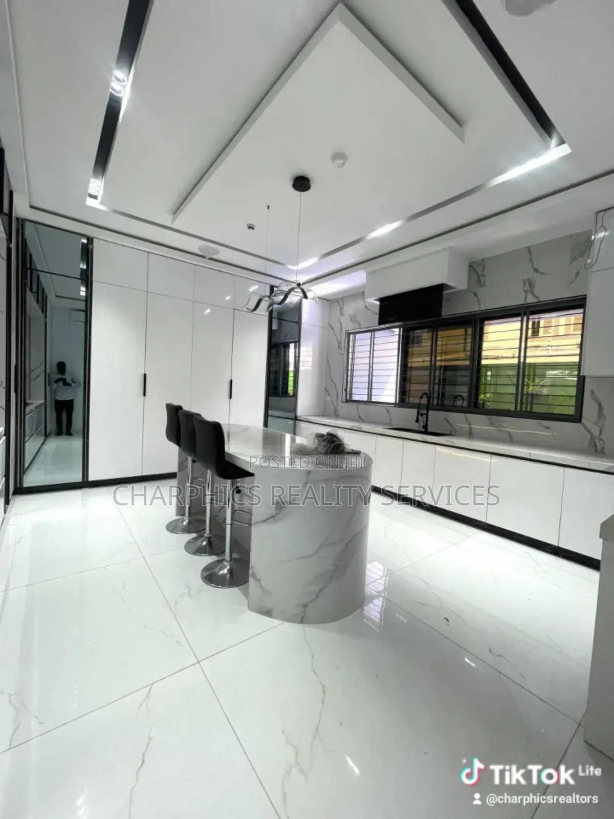 5bdrm Duplex in Lekki Phase 1 for sale in Lekki Phase 1